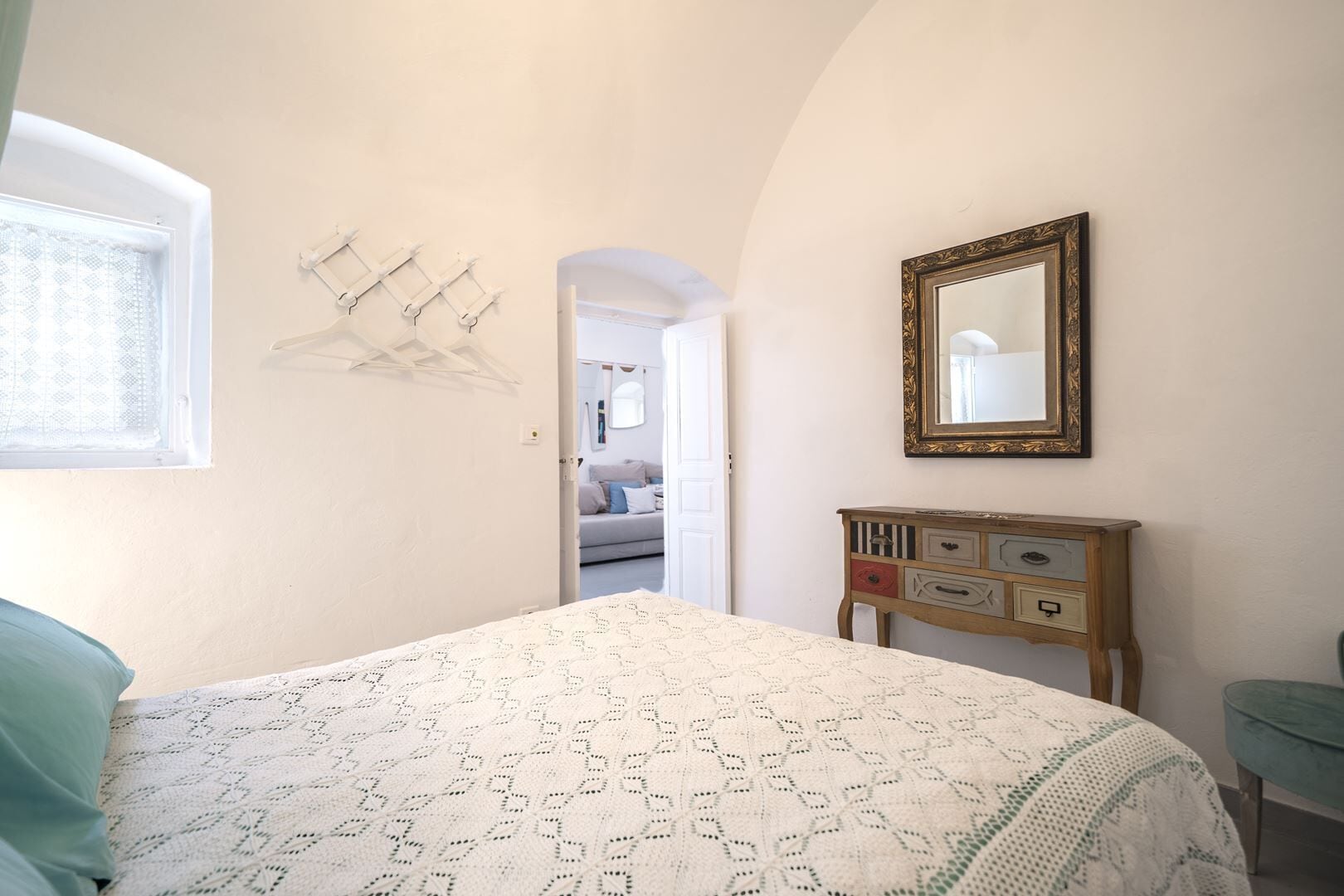 INTERIOR, ROOF TOP, TRADITIONAL, APARTMENT, CHURCH VIEW, JETTED TUB
