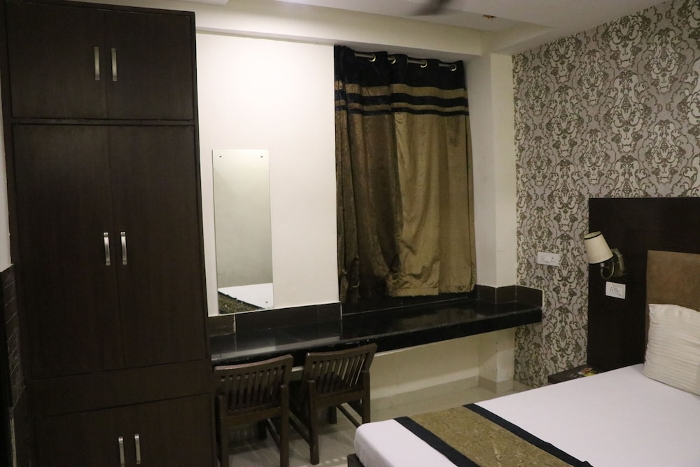 Oyo 12206 Hotel The Black Gold 31/50