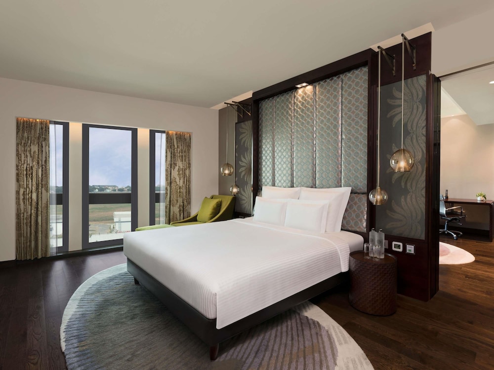 Superior, Suite, King Bed, Pool Side