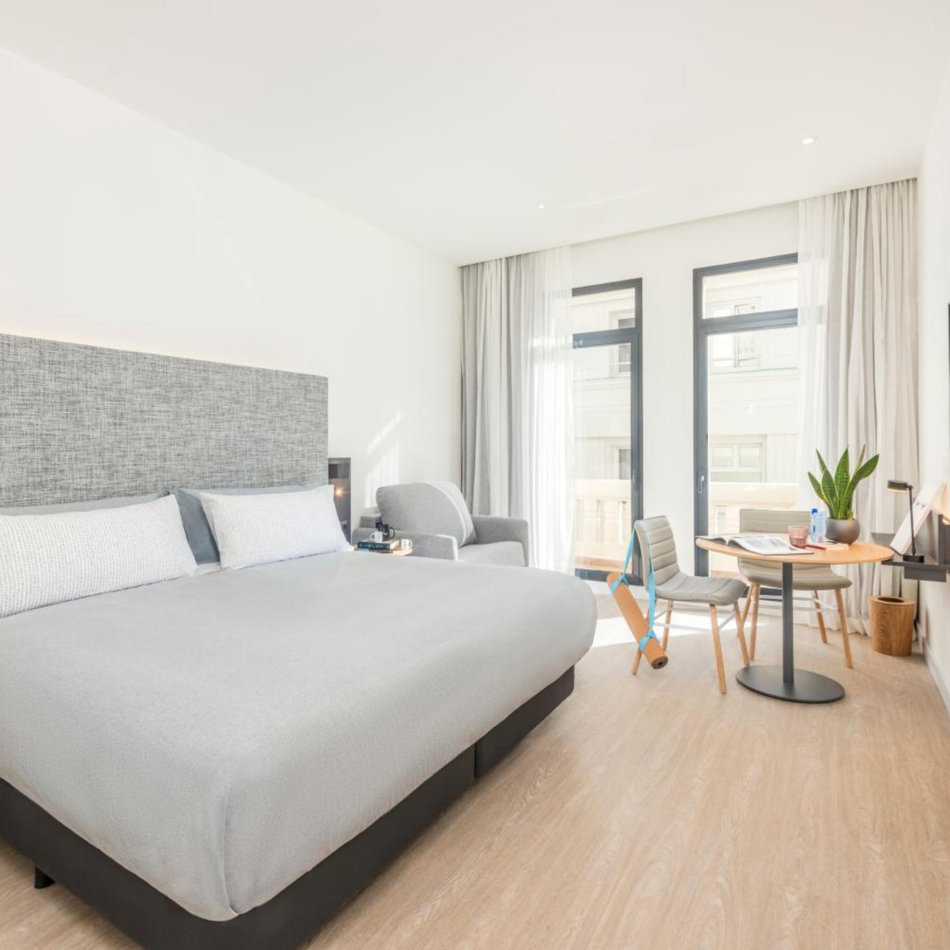 Studio, King Bed, Gran Via View