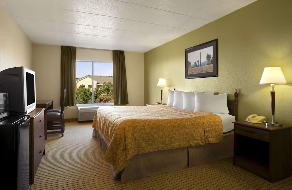OYO Travelodge by Wyndham Lansing IL 9/26