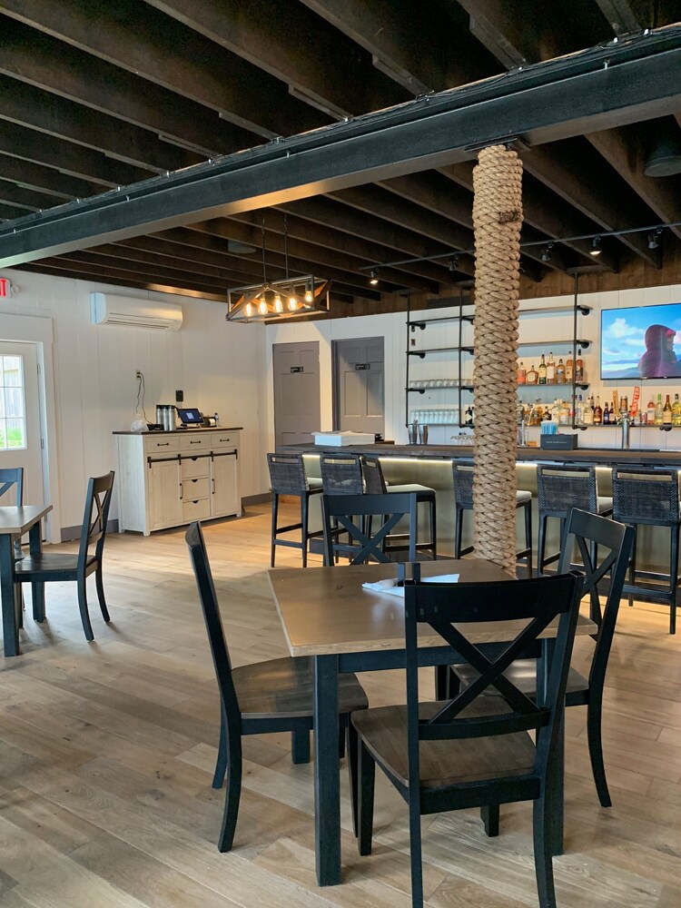 Smuggler’s Cove Inn 20/50