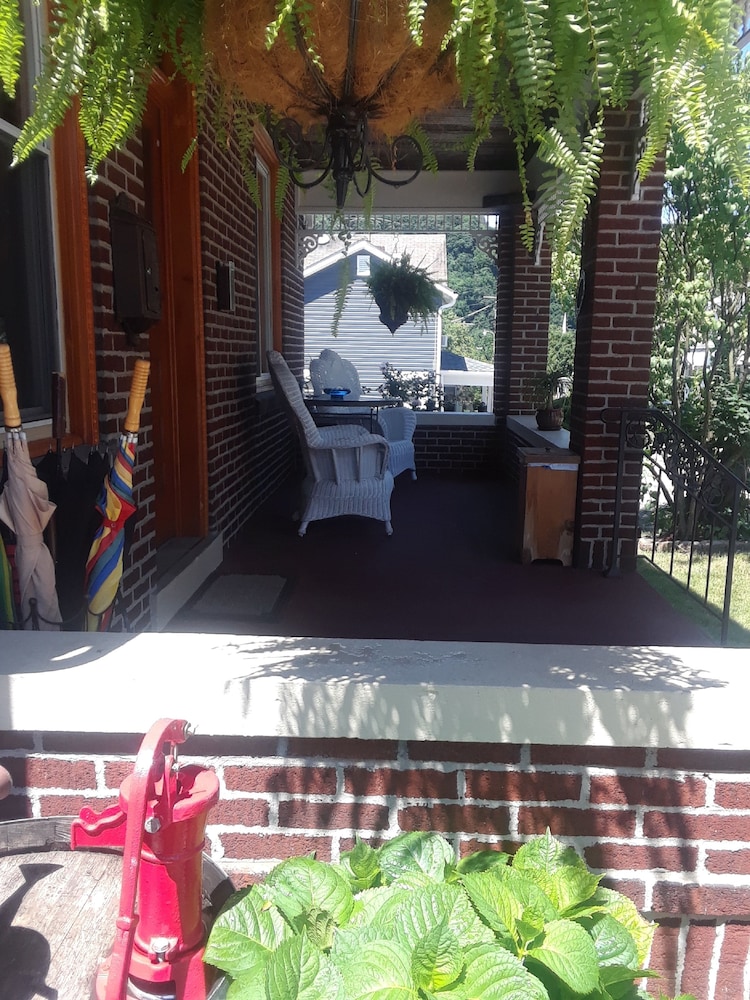 The Old Parsonage Bed and Breakfast 25/64