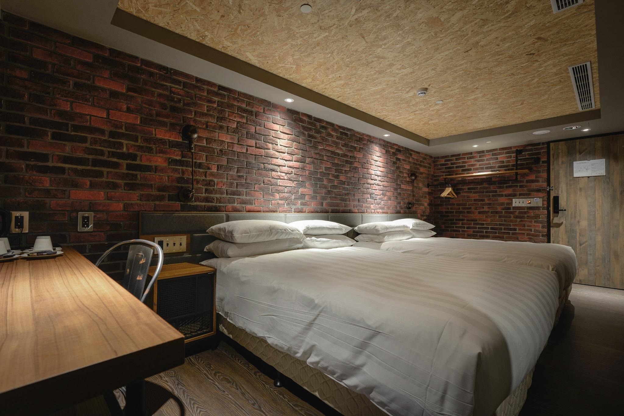 Standard, Quadruple, 2 Double Beds, No Window