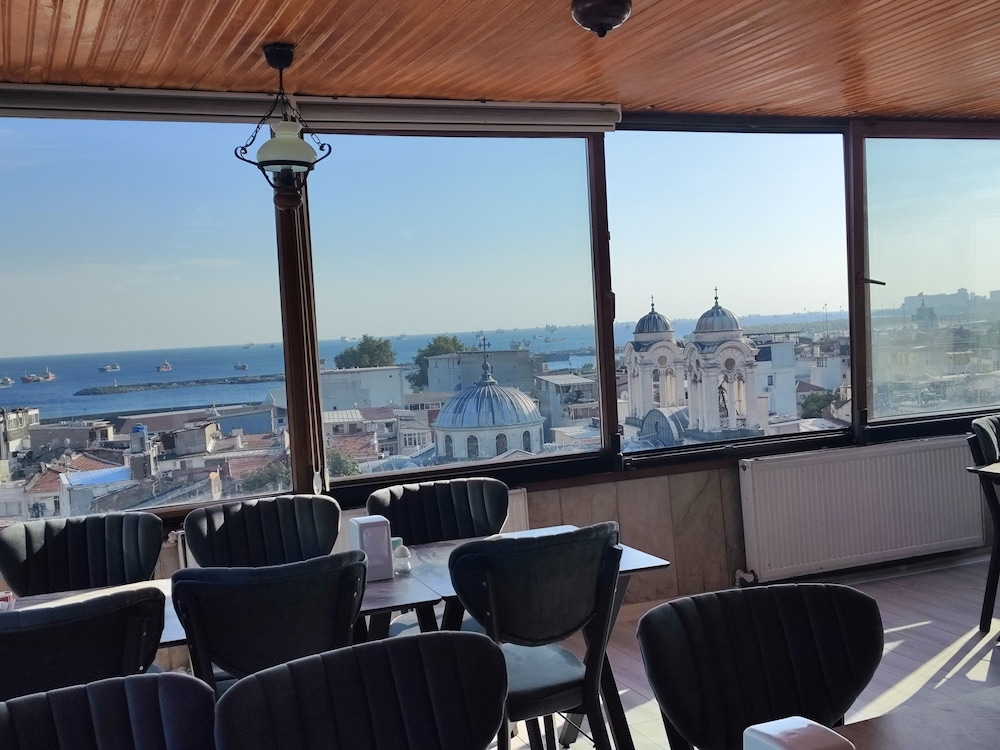 Grand Liza Hotel 38/49