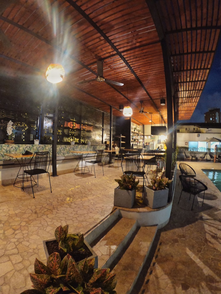 Medellin Vibes Hostel 64/70