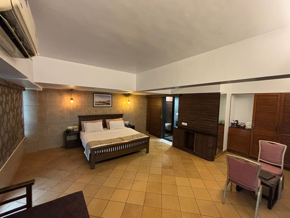 THE SILVERADOR RESORT CLUB 7/24