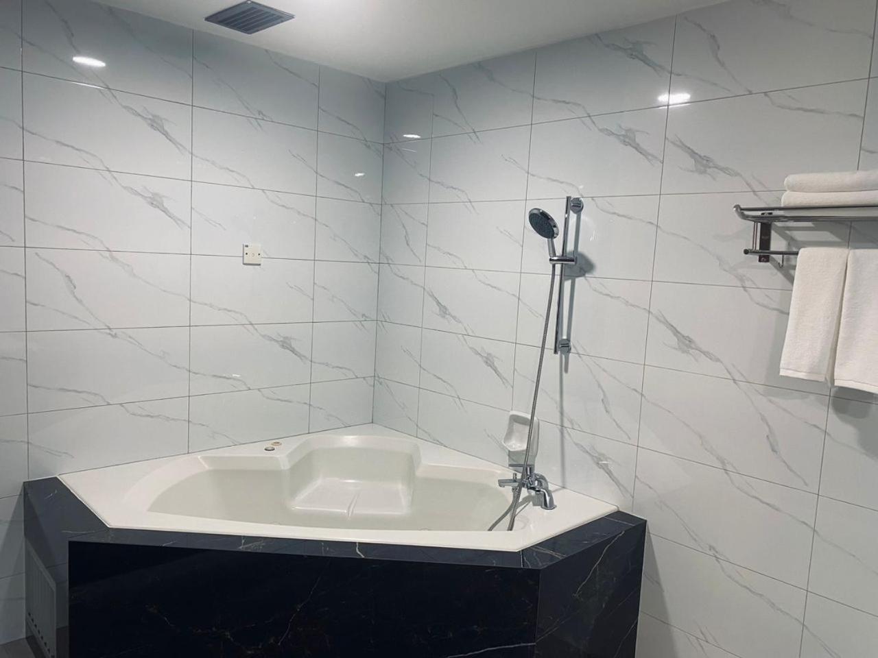 Swiss Avenue Hotel 40/41
