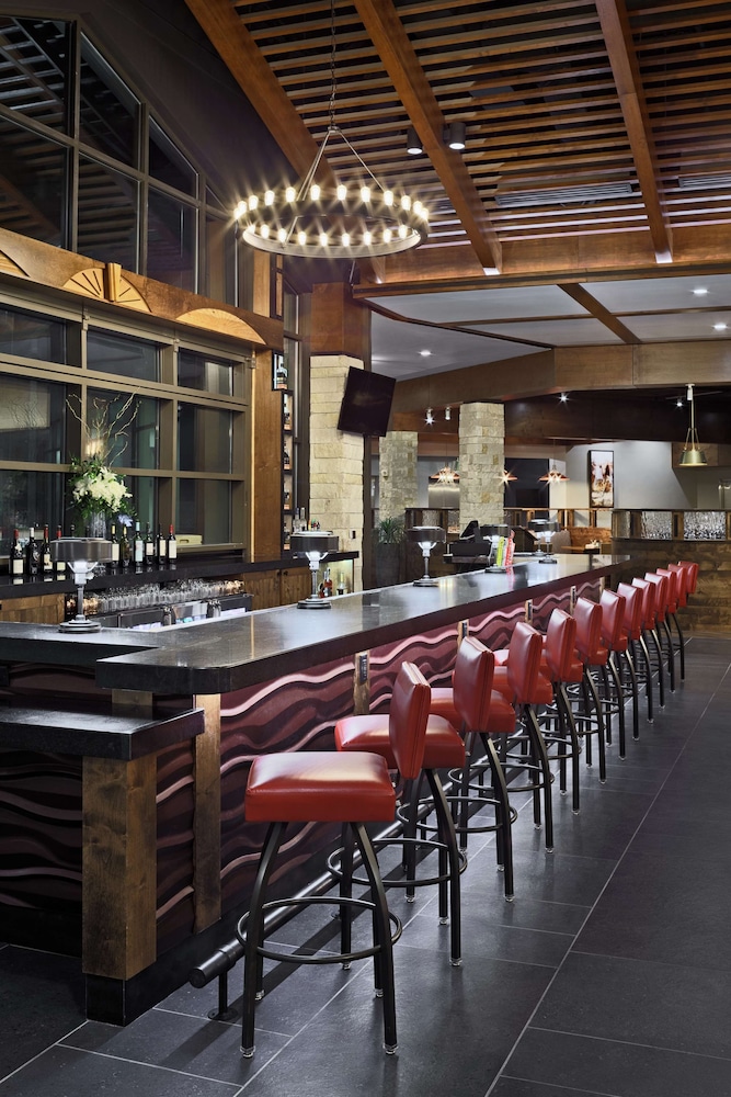 The Bevy Hotel Boerne A Doubletree By Hilton 32/46