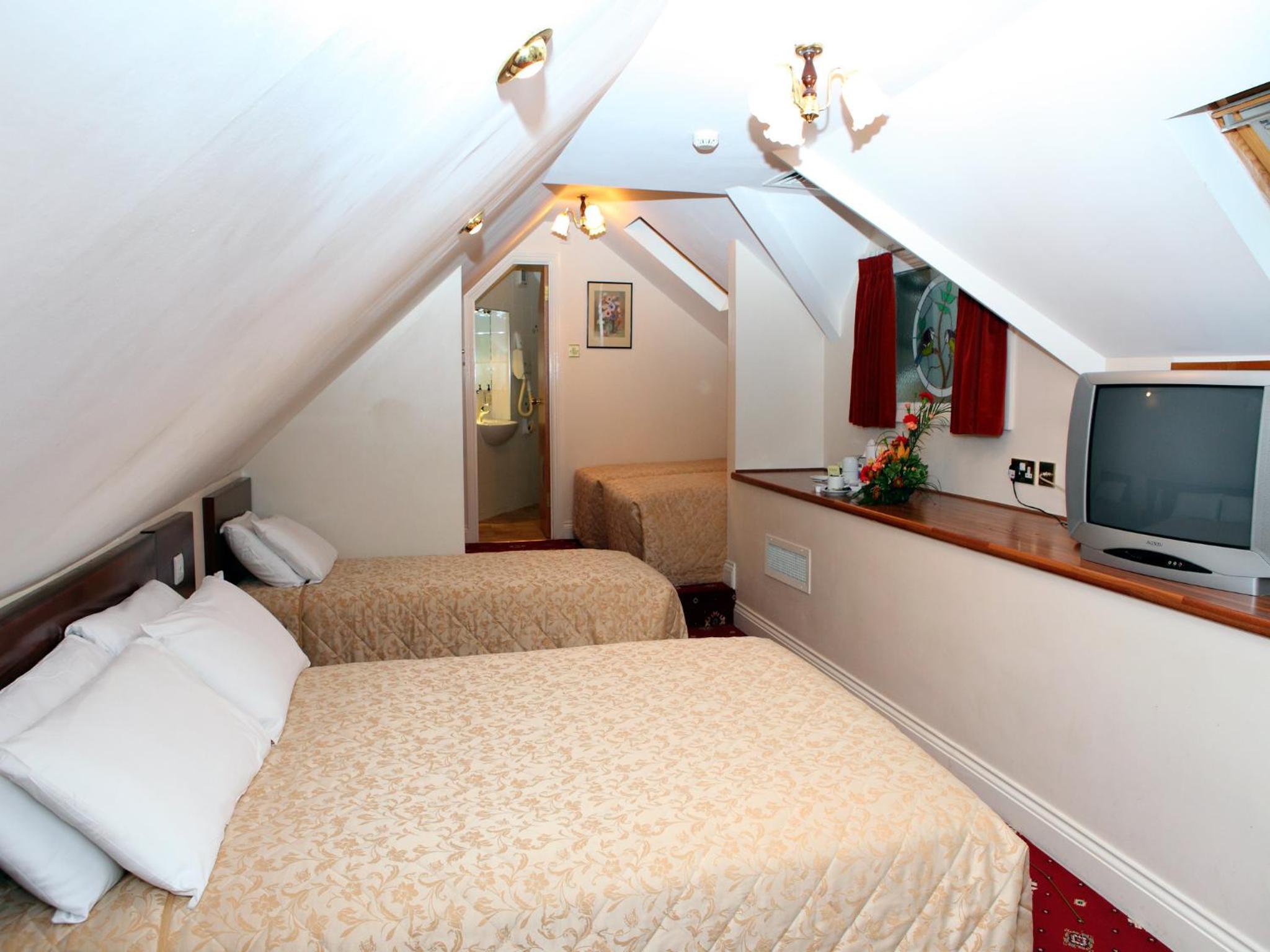 Gatwick Cambridge Hotel 37/53