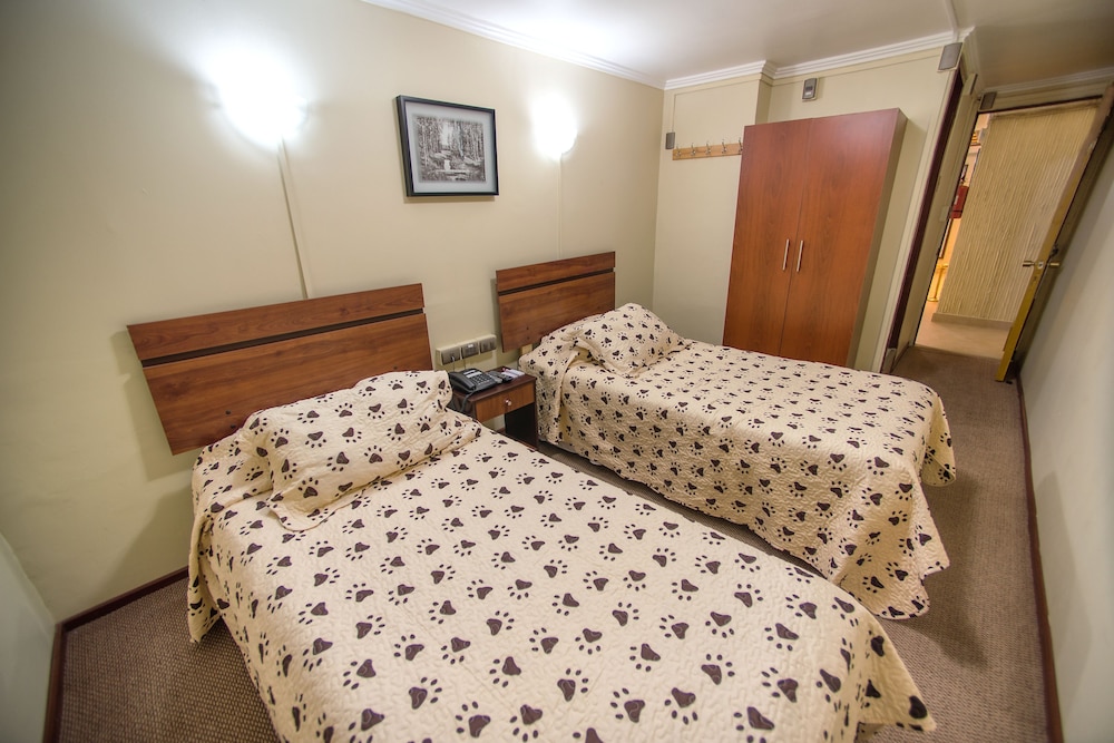 Hotel Sahara Inn 8/37