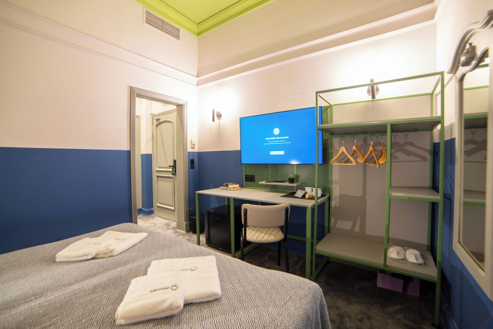 Maria Luisa Hotel 43/56