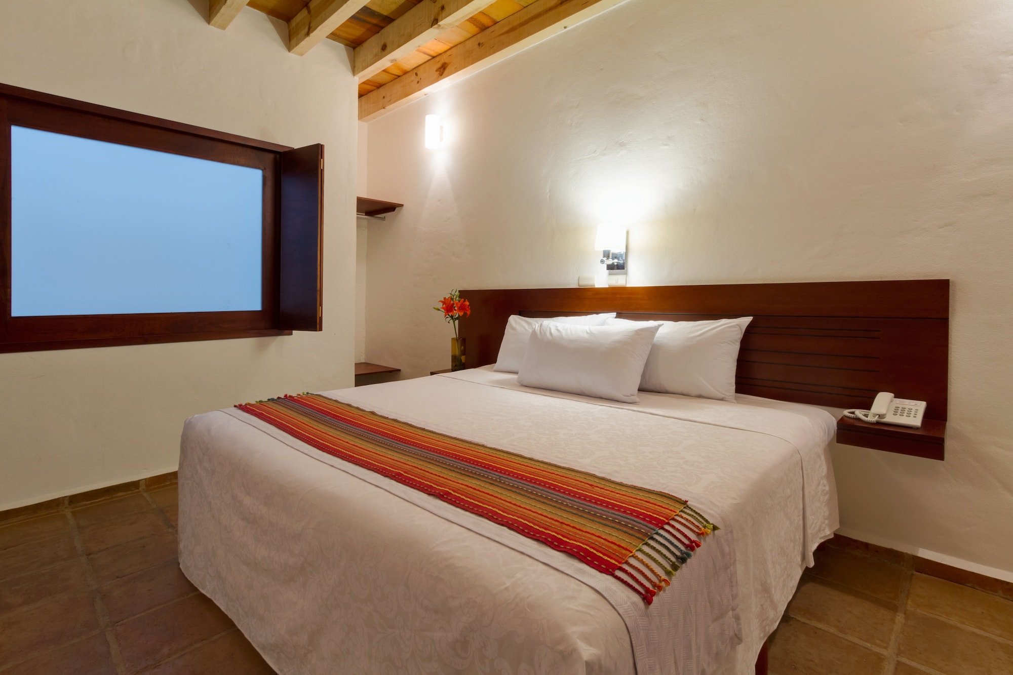 ROOM, KING BED