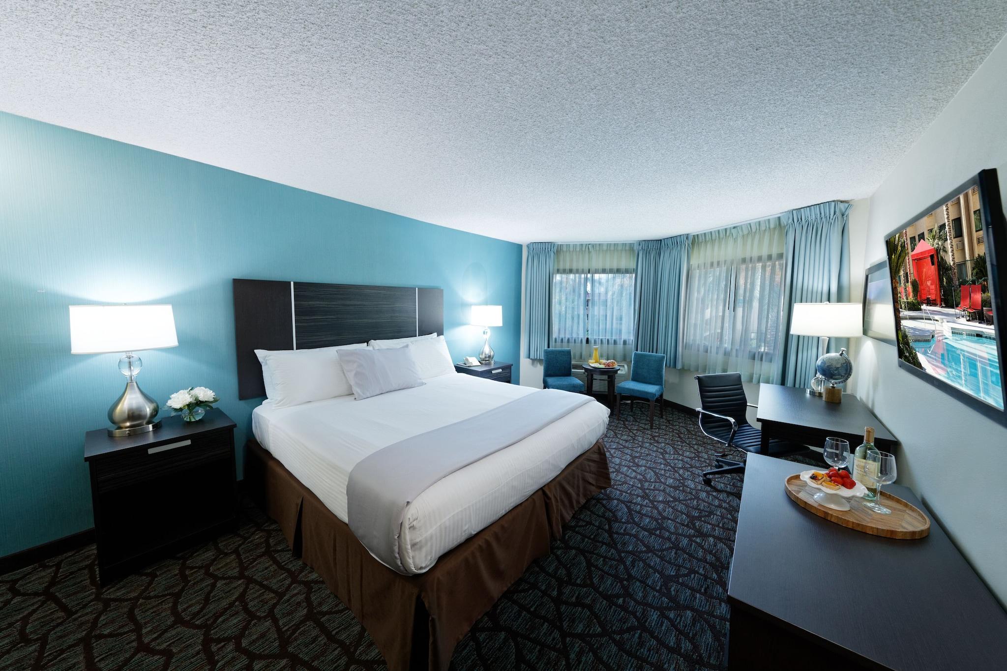 DELUXE, 2 QUEEN BEDS, PATIO