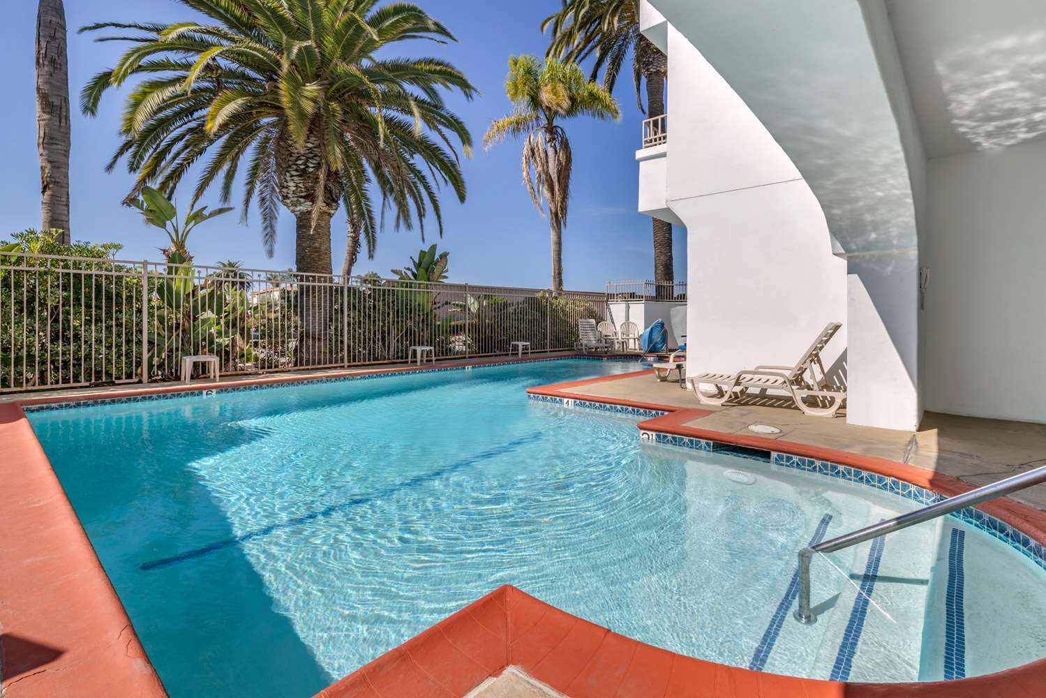 Comfort Suites San Clemente Beach 14/20