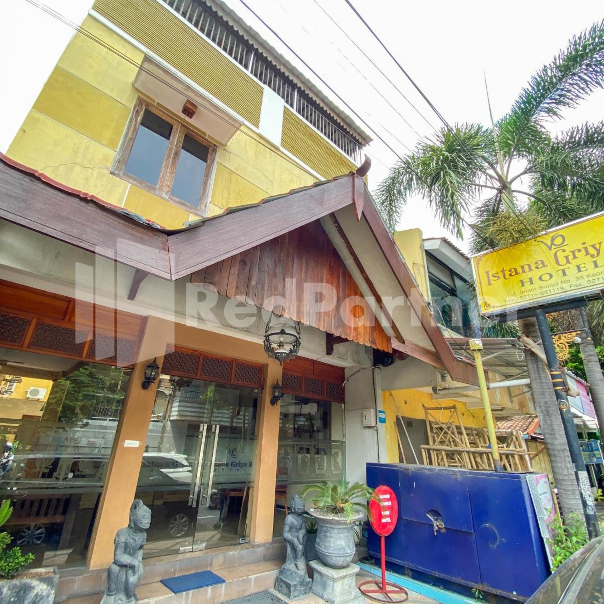 OYO 90249 Istana Griya 2 Hotel 1/50