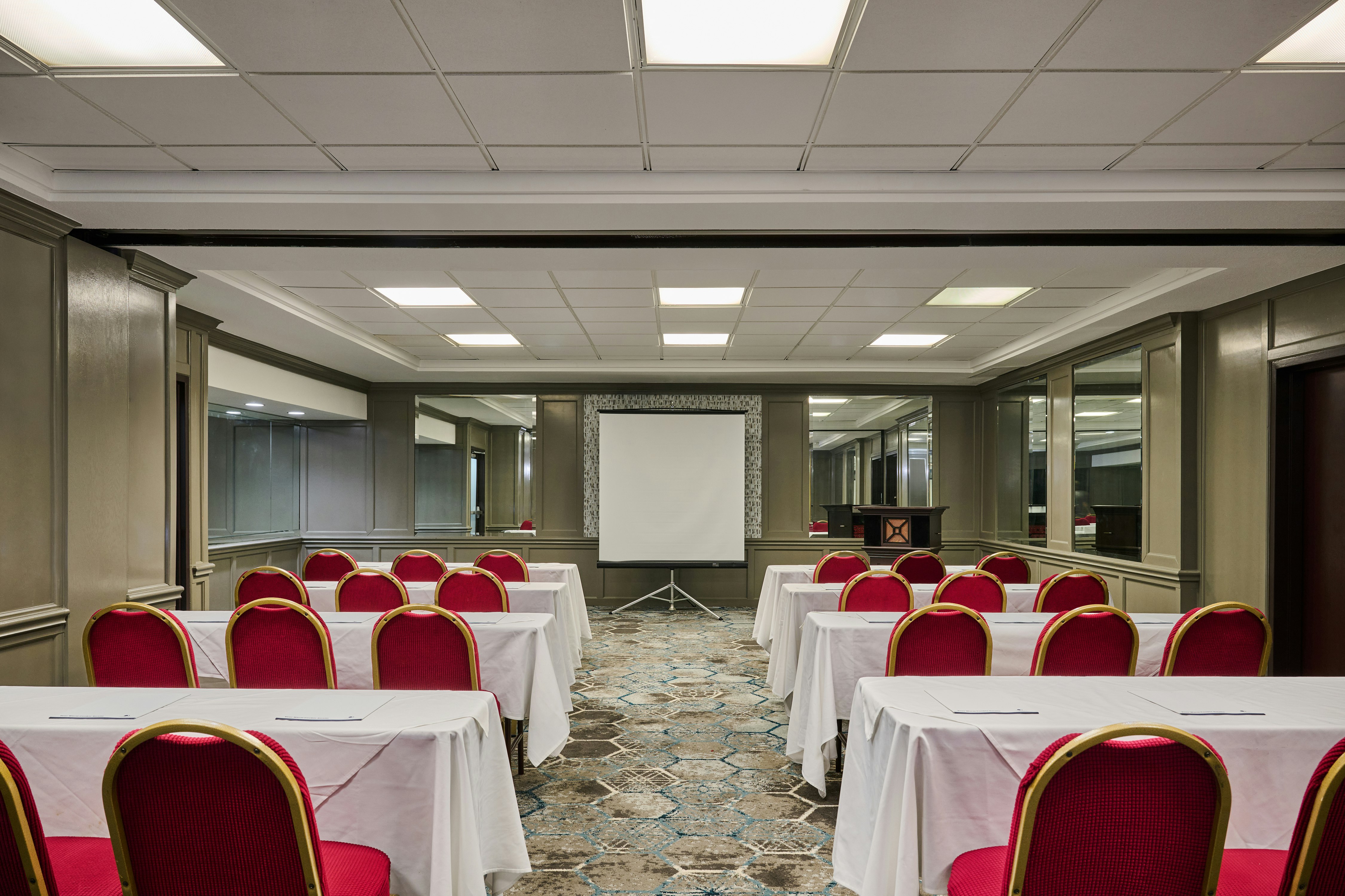 DoubleTree by Hilton Chatsworth 37/42