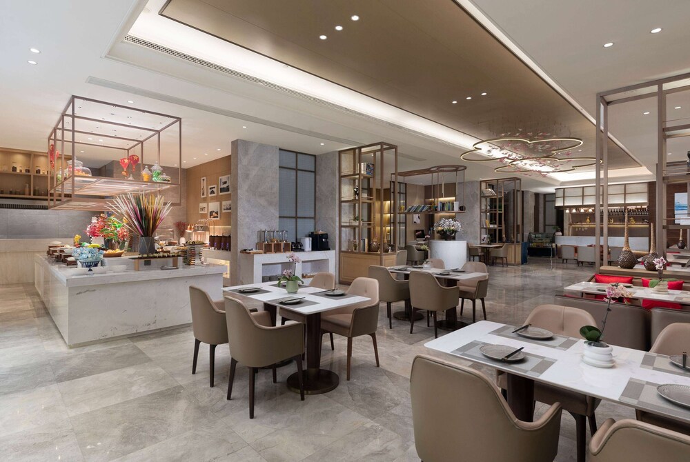 Ramada by Wyndham Zhumadian West Station 27/33