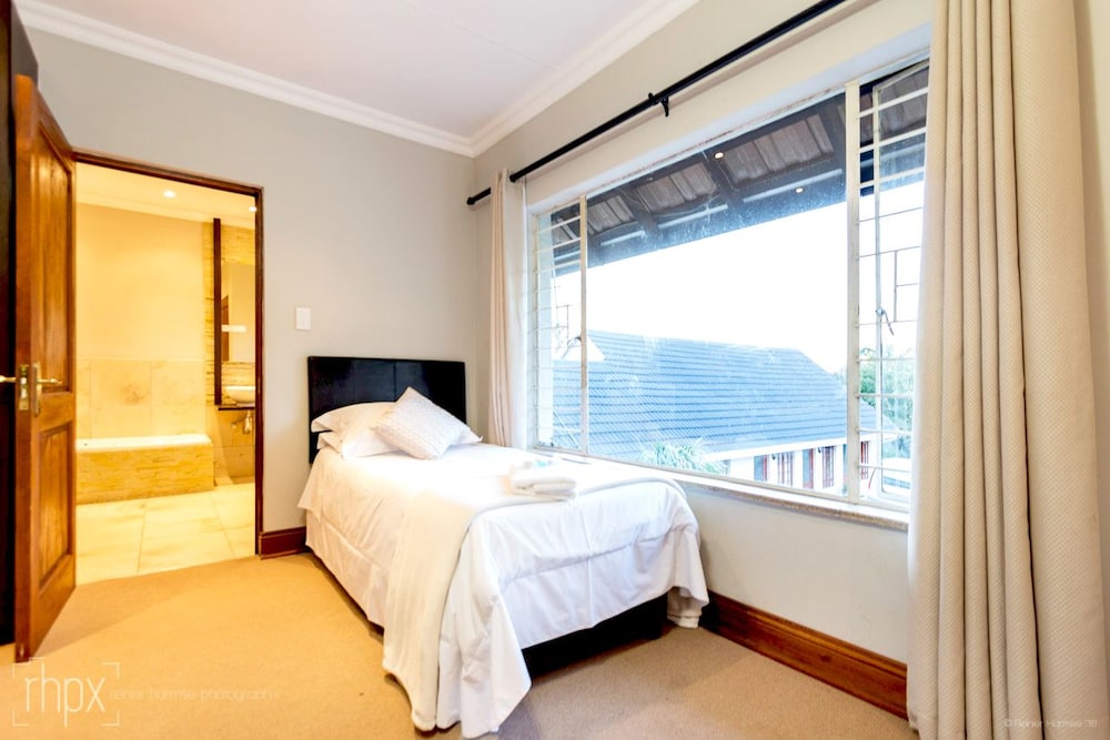 OR Tambo Guest House 23/49