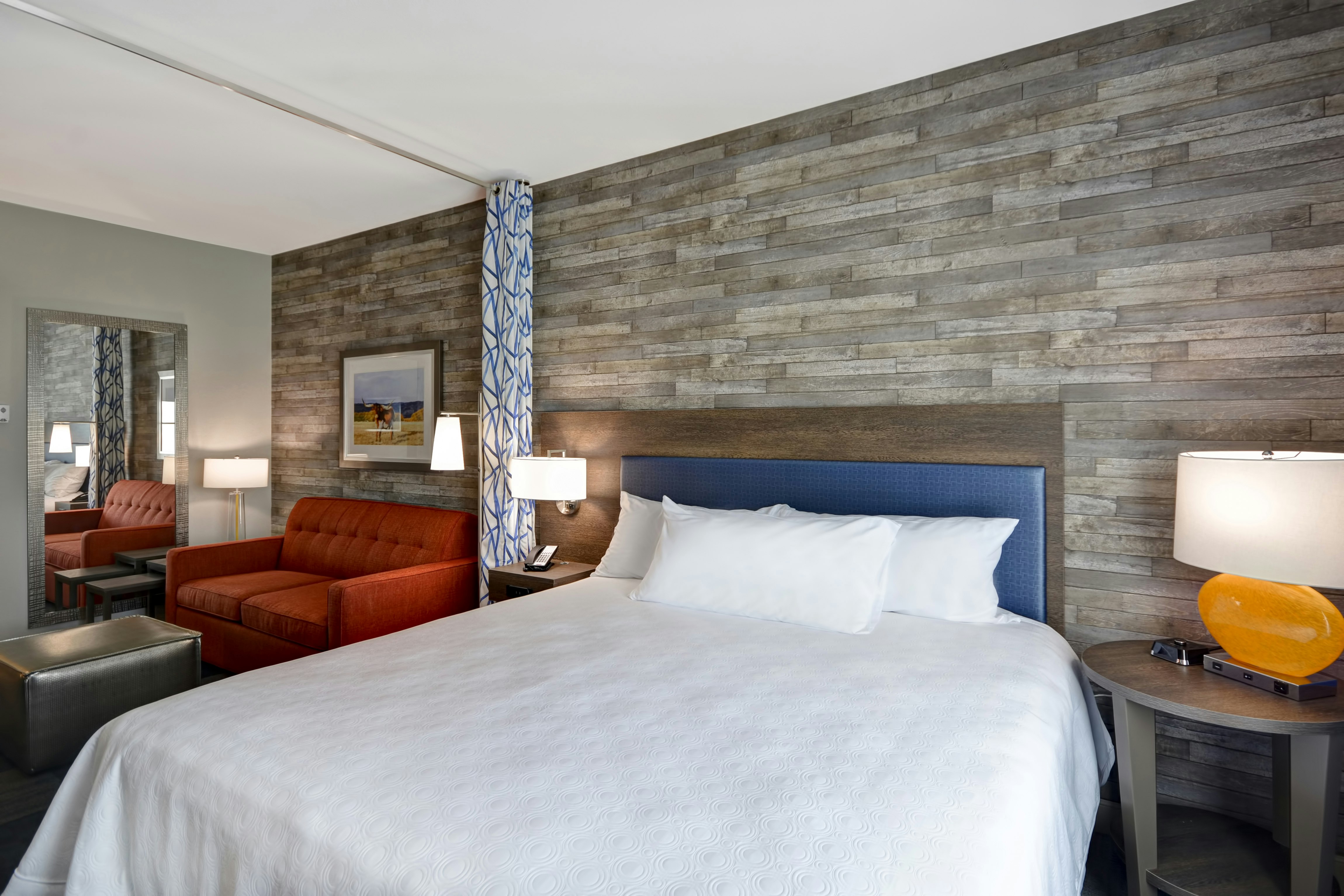 STUDIO, SUITE, KING BED