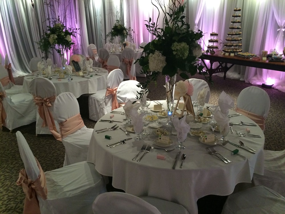 Inn at 835 Boutique Hotel 40/50