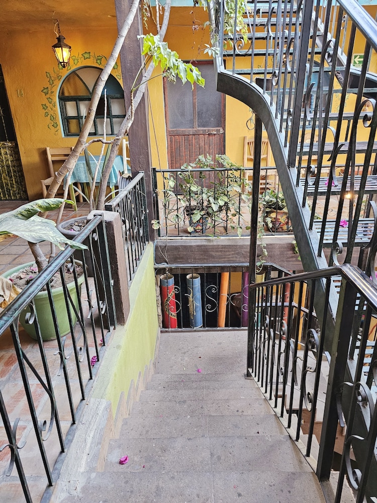 Cabo Inn Hotel 53/61