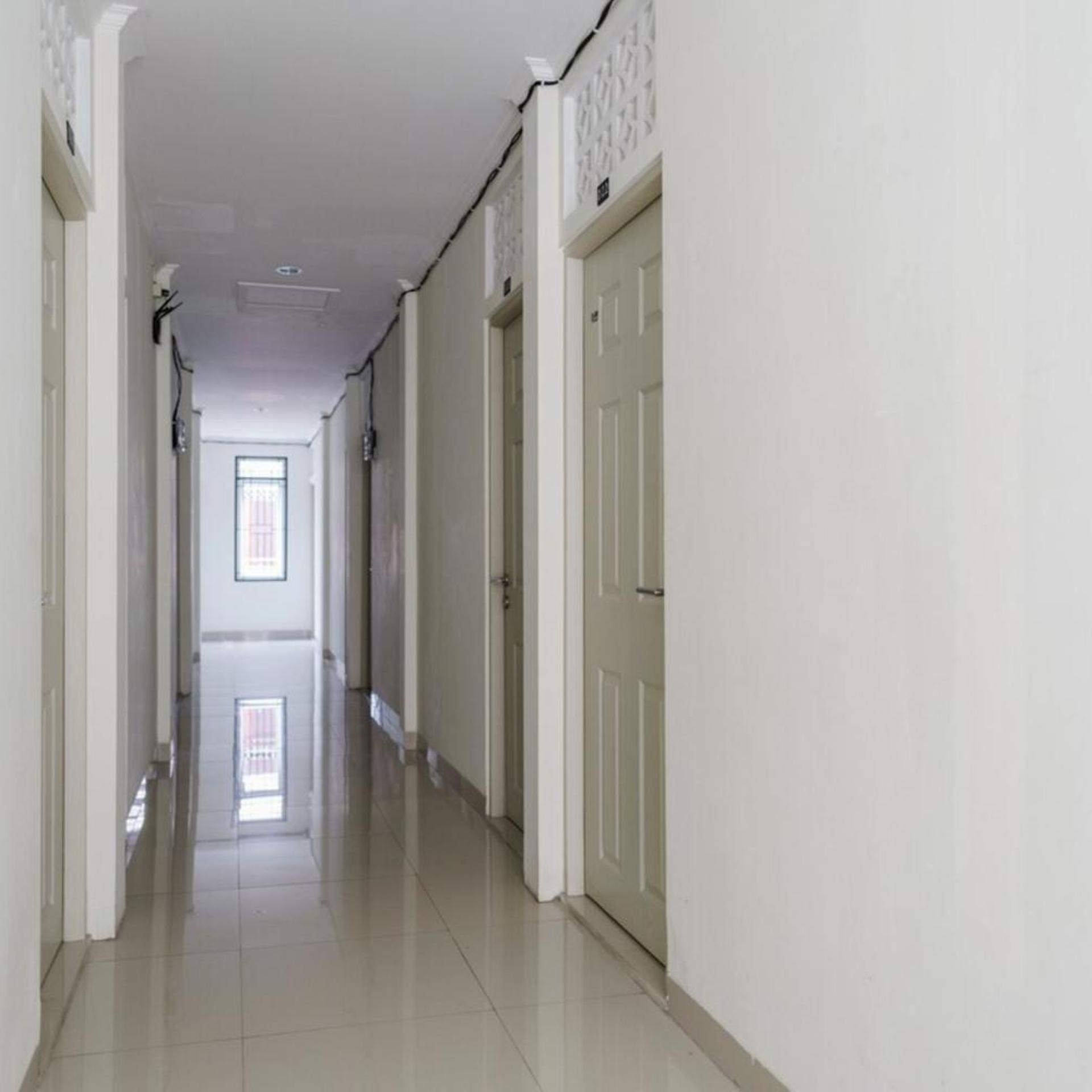 Reddoorz Plus Near Upn Veteran Jakarta 24/50