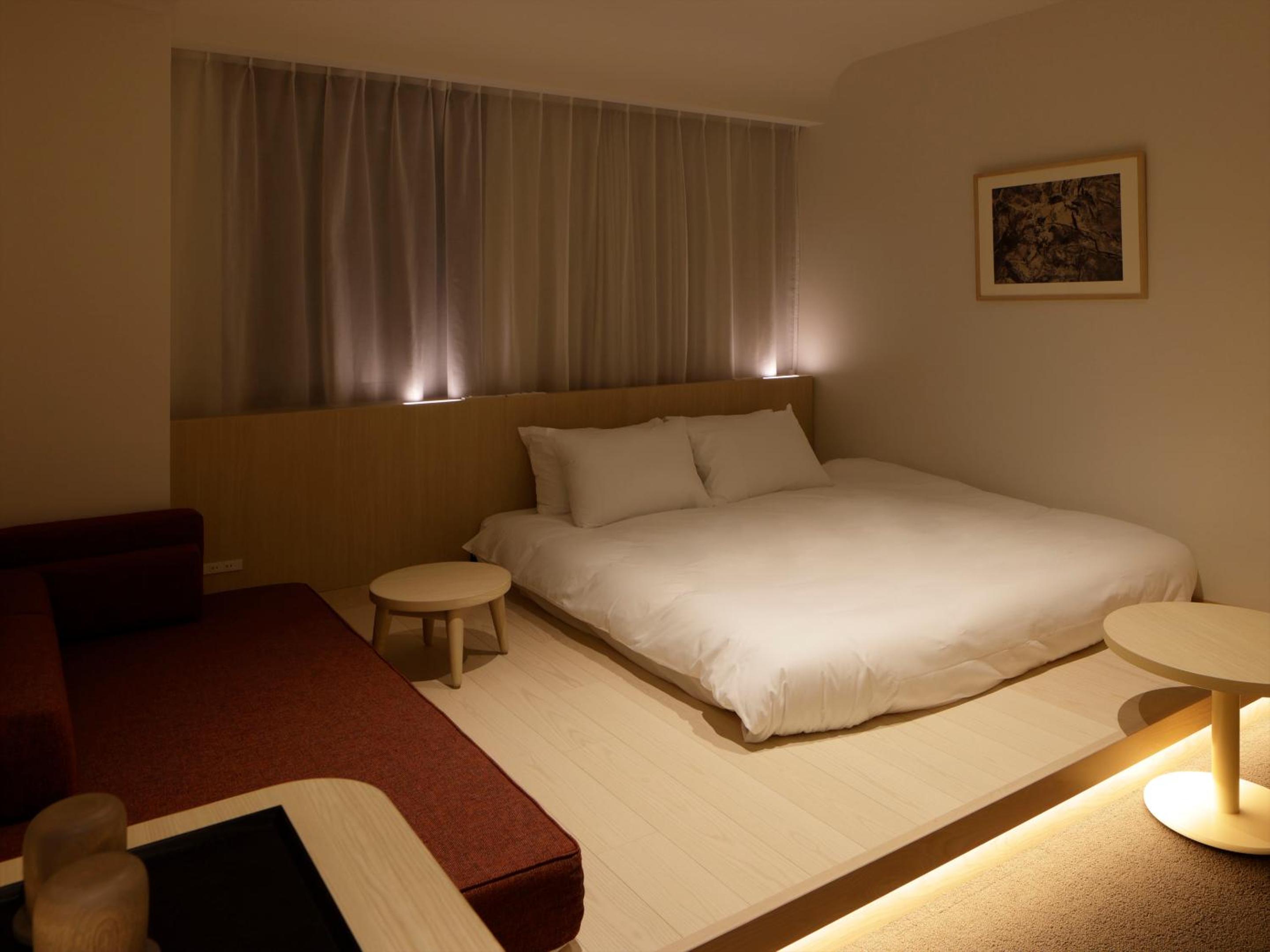 SUPERIOR, KING BED