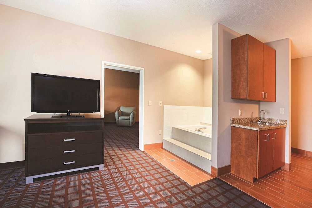 Spark by Hilton Plainfield Indianapolis Airport 6/43