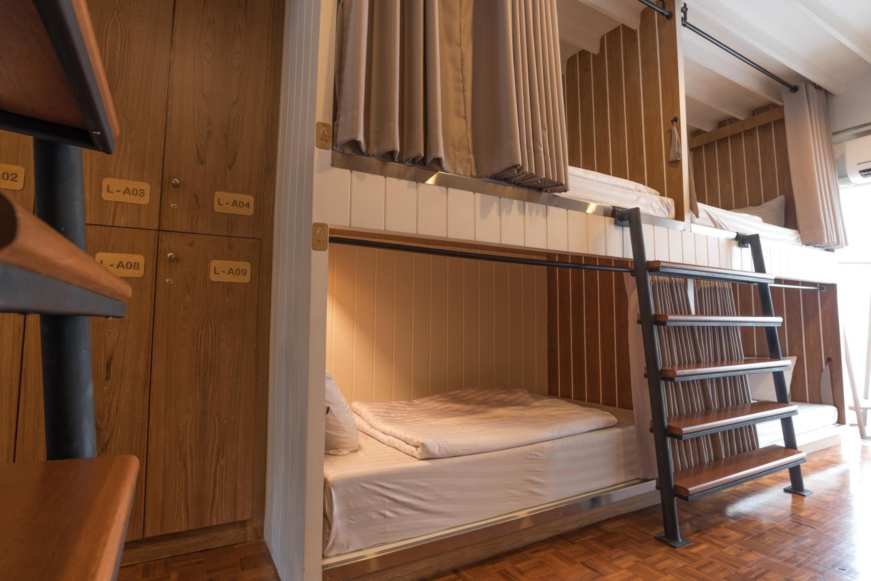 Bed Addict Hostel X Cafe 9/63