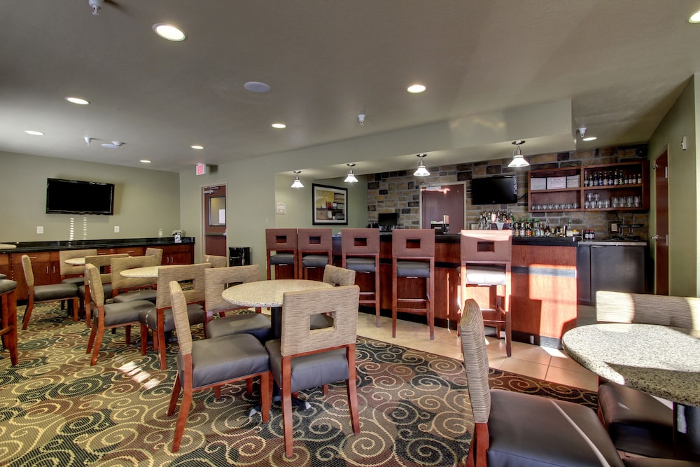 Cobblestone Inn & Suites - Harper 17/28