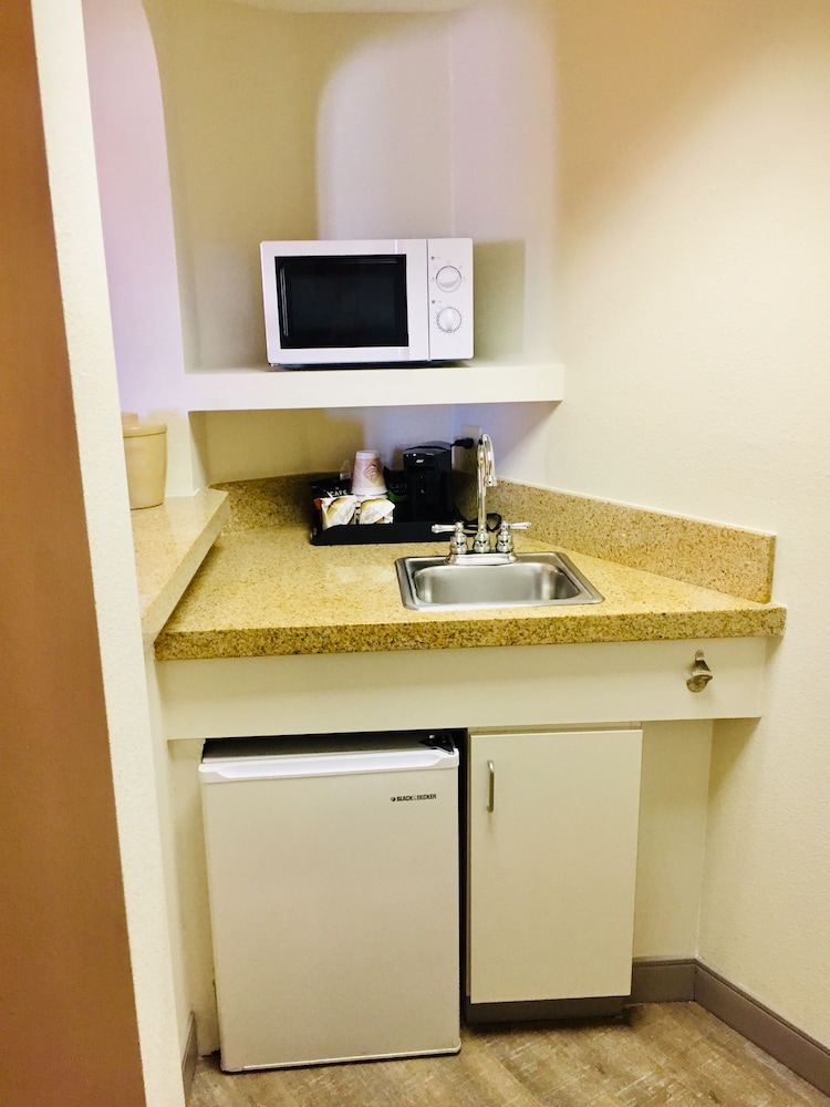 Windmill Suites Surprise - Phoenix, Ascend Hotel Collection 37/37