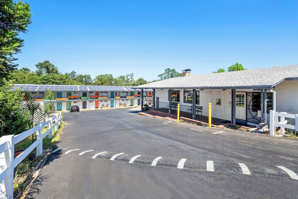 Quality Inn and Suites Jackson CA 31/45