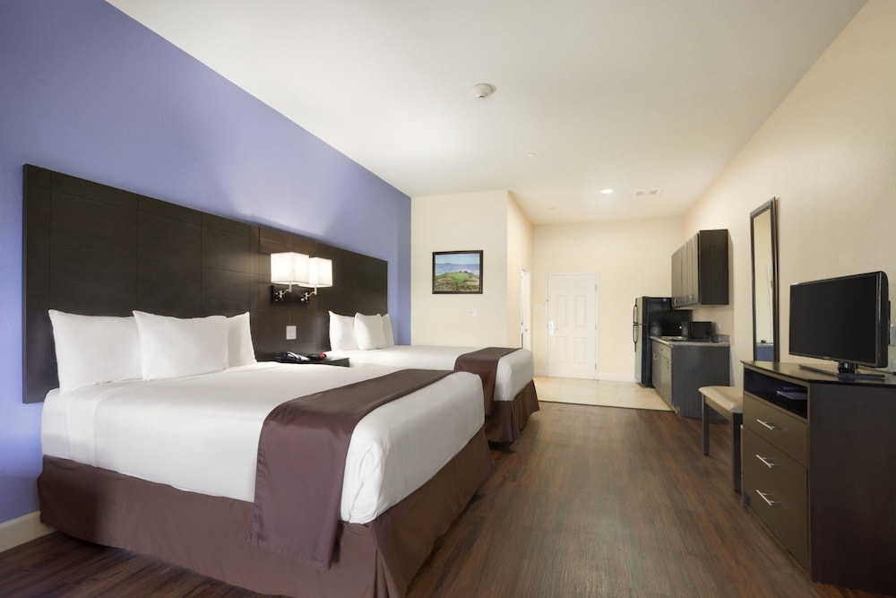 Days Inn & Suites By Wyndham Galveston West/Seawall 10/32