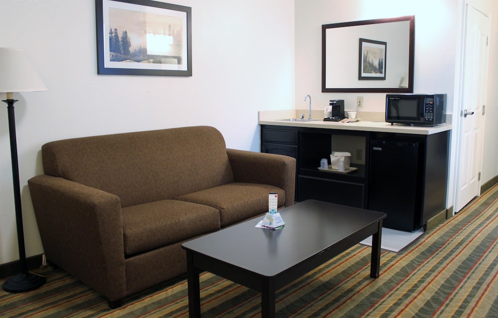 Best Western Visalia Hotel 32/55