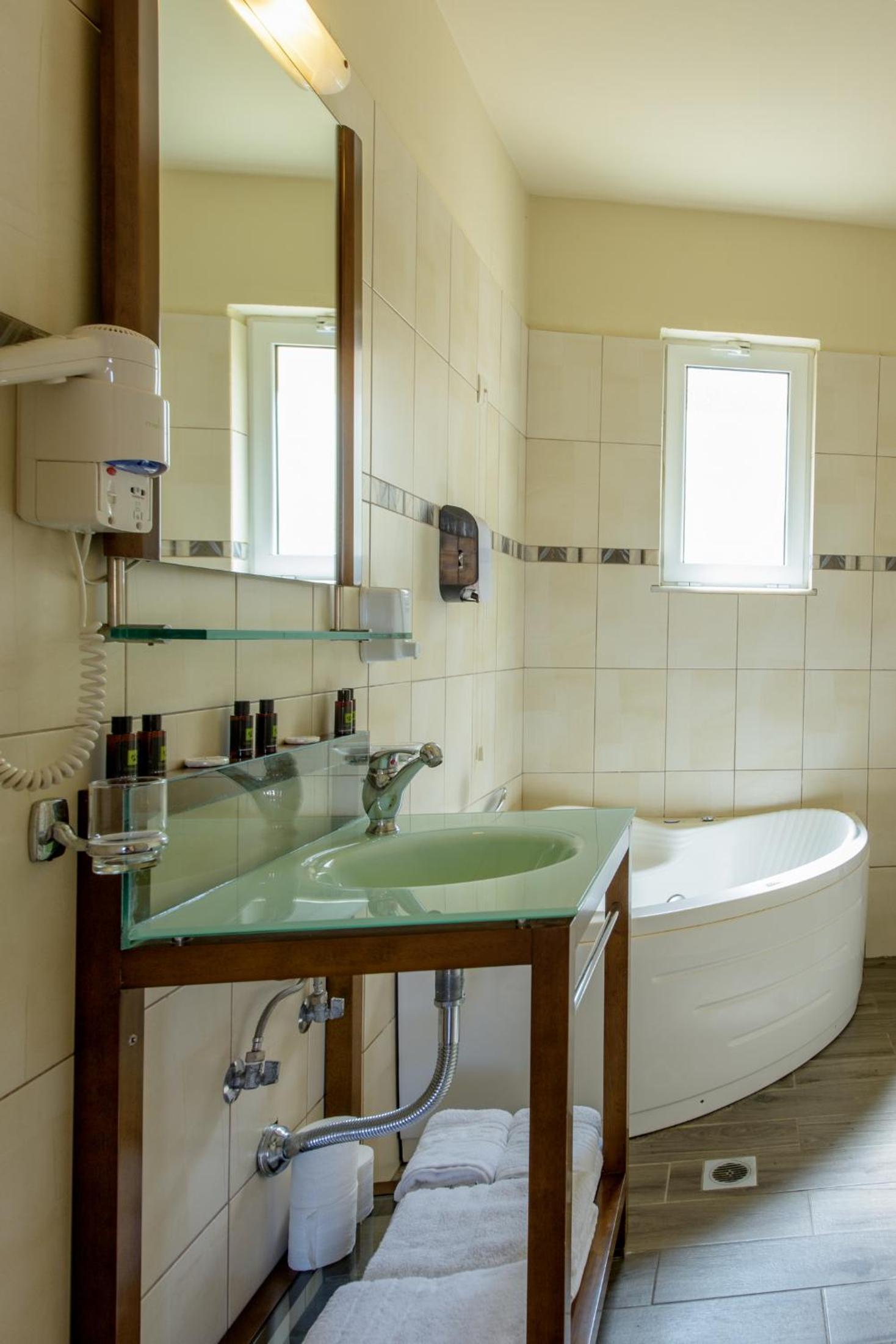 2 Bedrooms, Suite, Plunge Pool، Theo Hotel 8/8