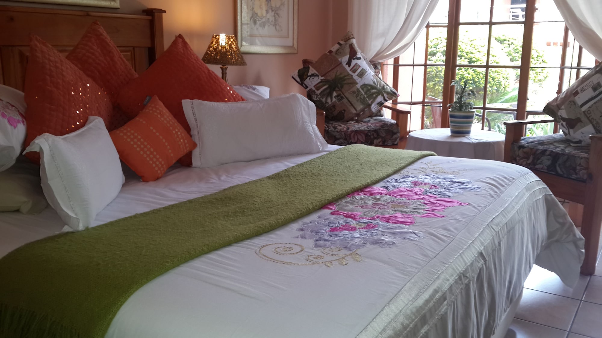 ROOM, DOUBLE BED