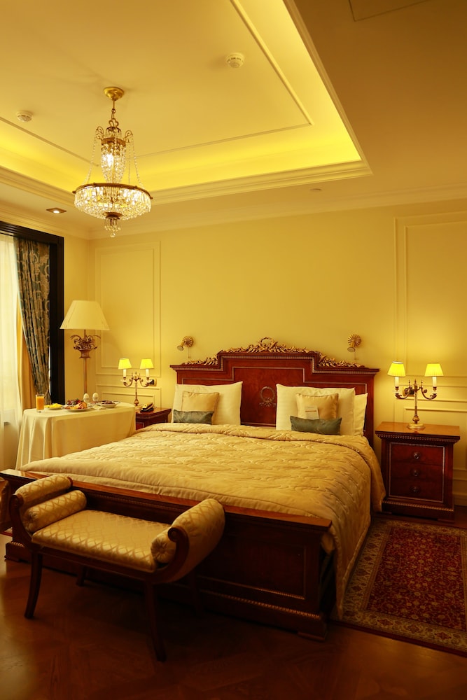 جناح سيغنتشر بسرير كينج، Golden Palace Hotel Yerevan 2/4