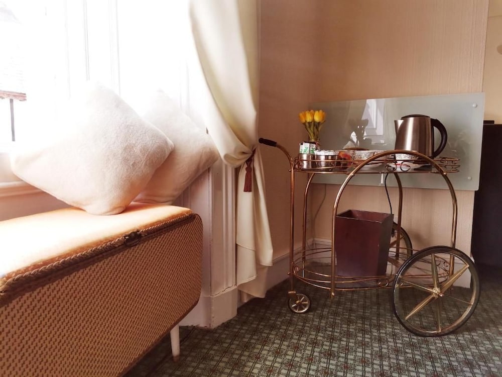 Victoria Hotel 17/47