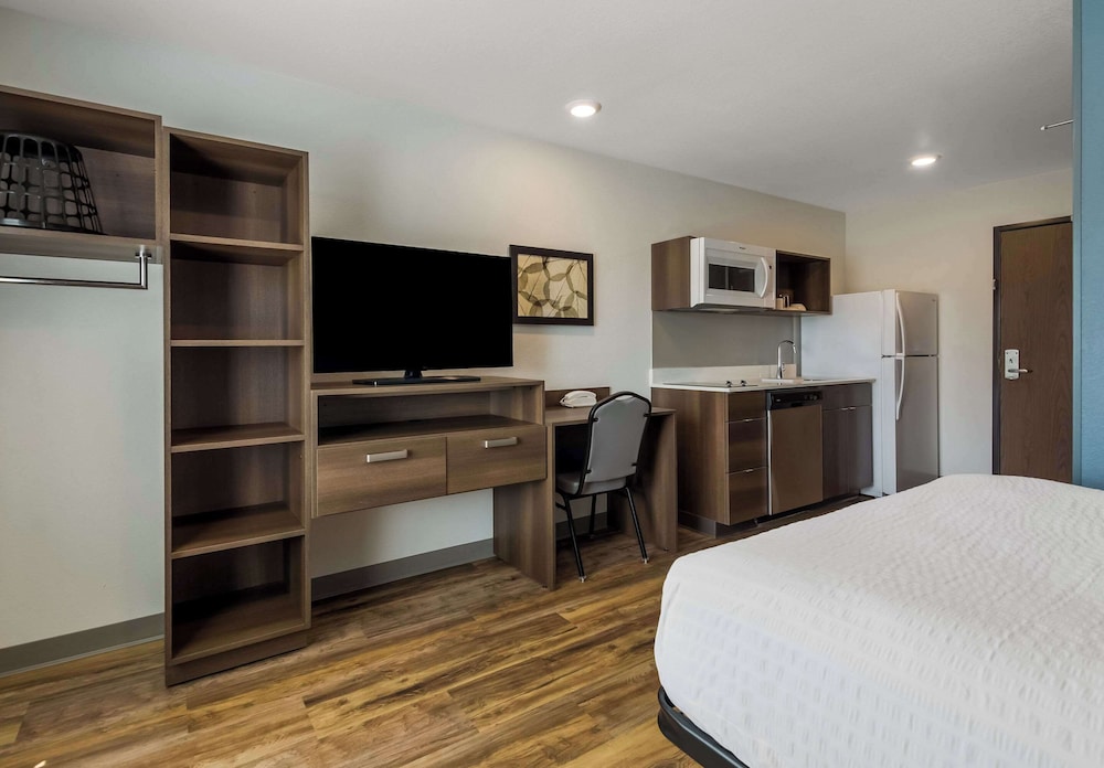 WoodSpring Suites Roanoke 14/27