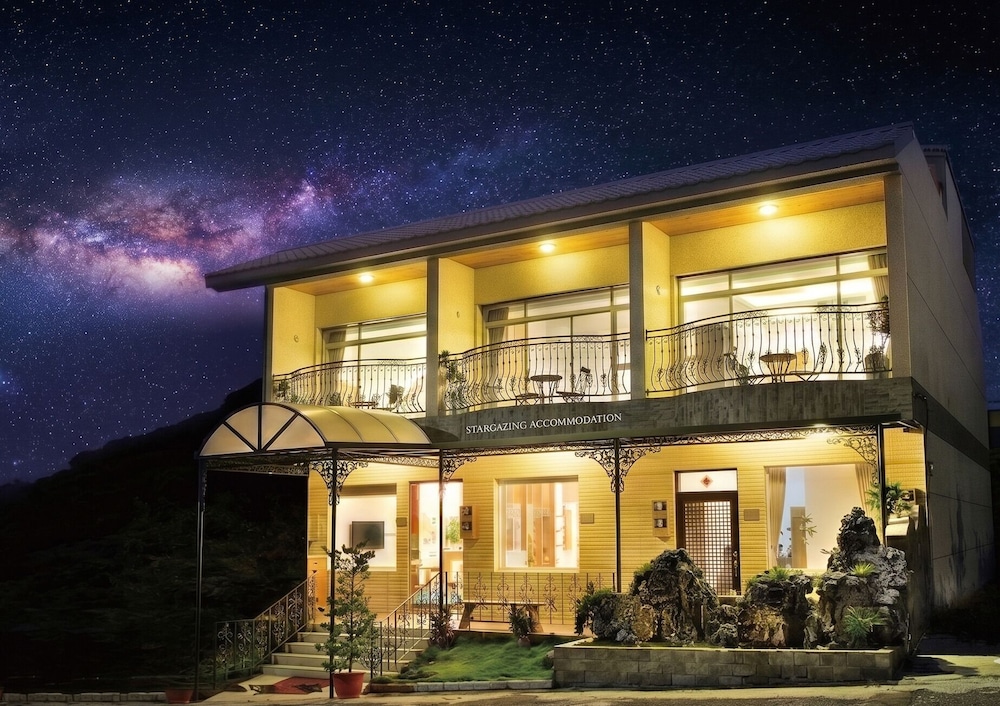 Lunatis Bay Hotel 3/50