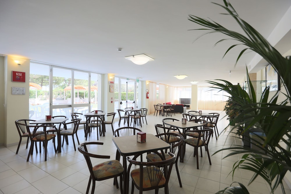 FAMILY HOTEL K2 & SPIAGGIA MARINA BEACH 26/38