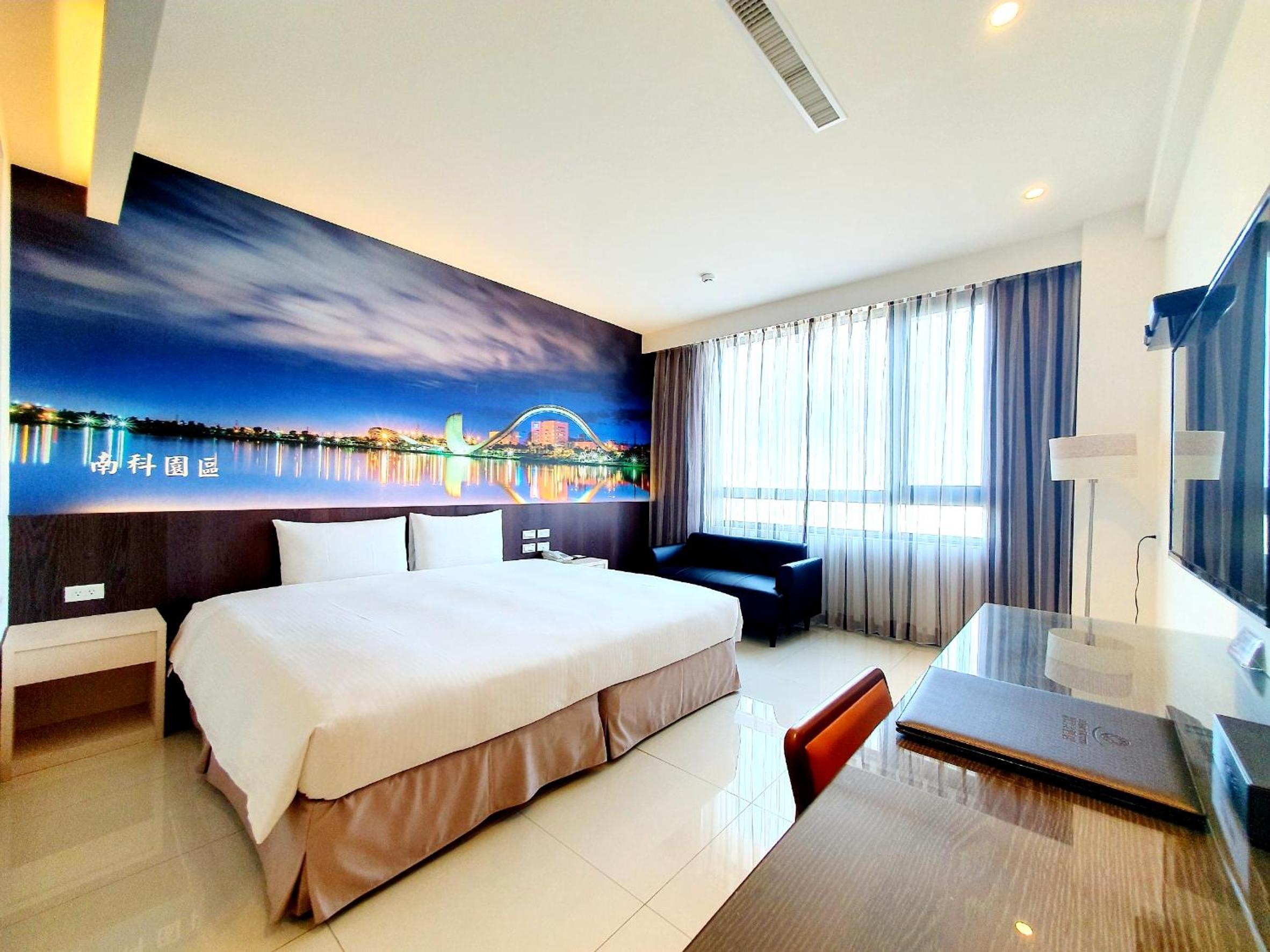 Exquisite, Queen Bed