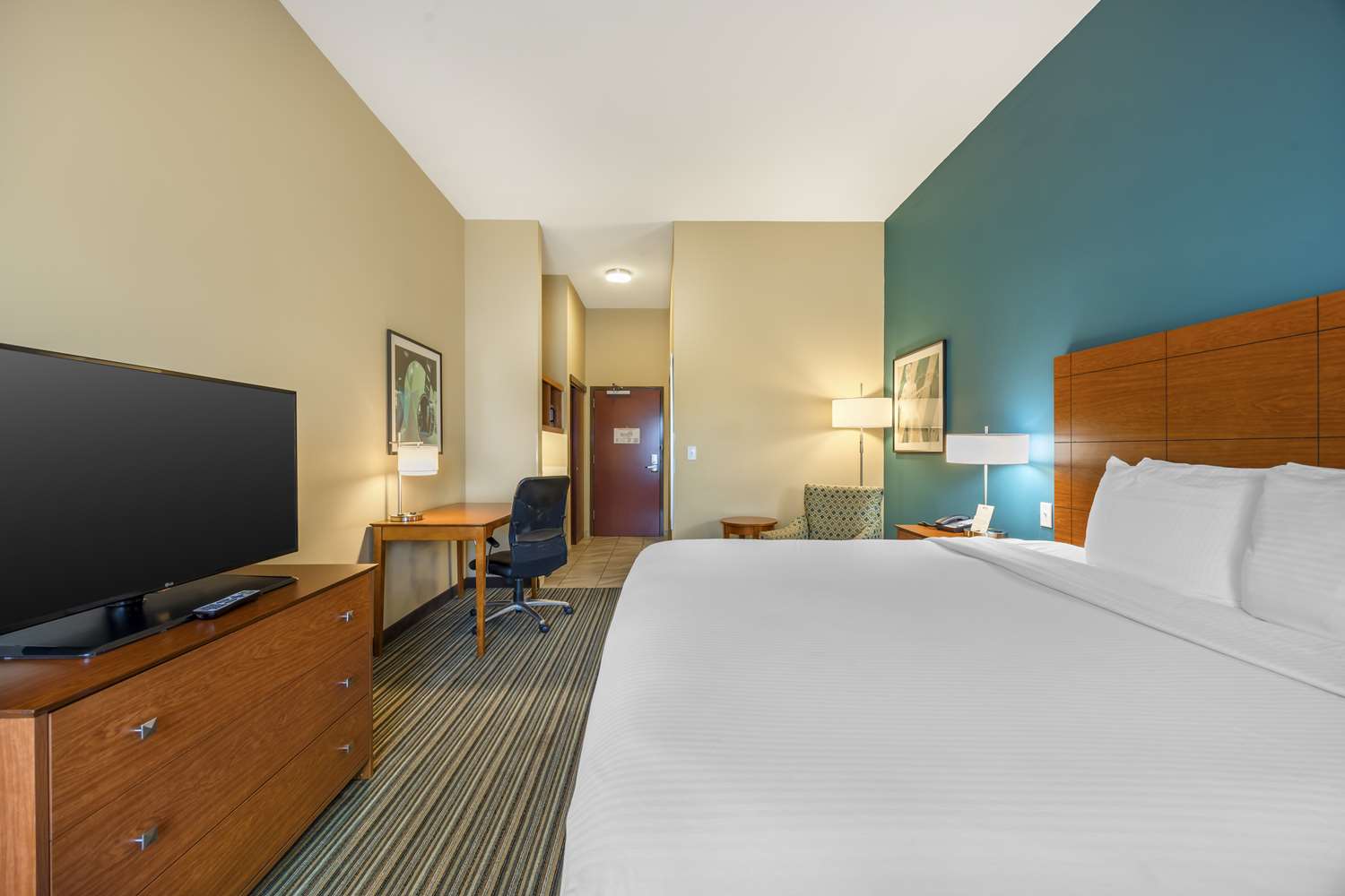 غرفة بسرير كينج، Best Western Plus Tuscumbia/Muscle Shoals Hotel & Suites 2/4