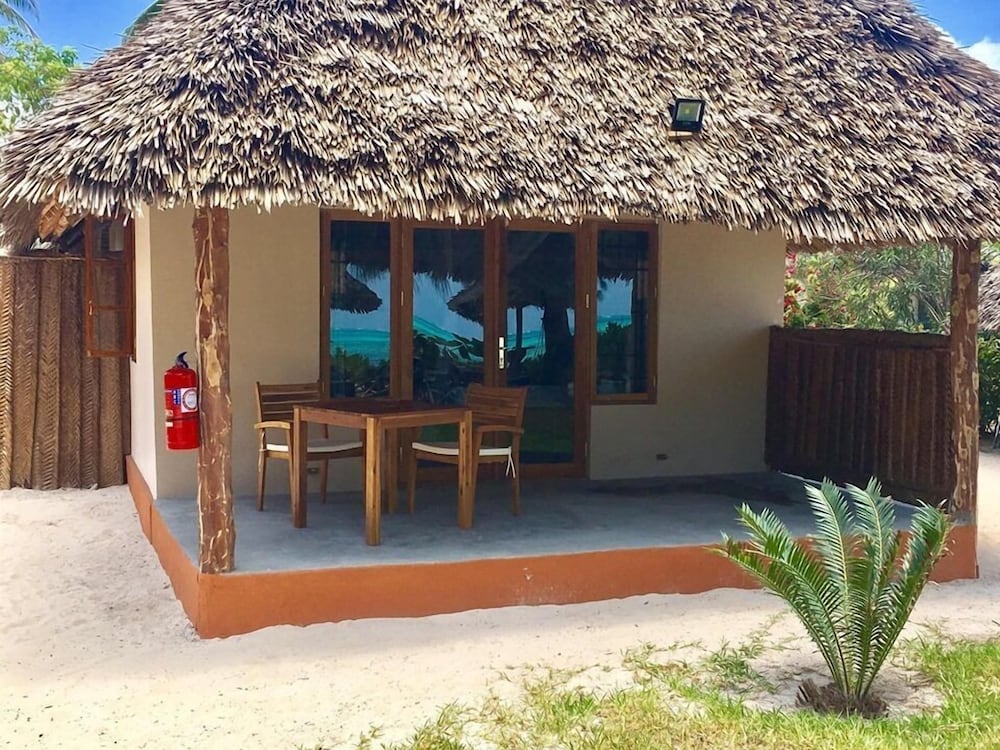 Driftwood Beach Lodge 3/48