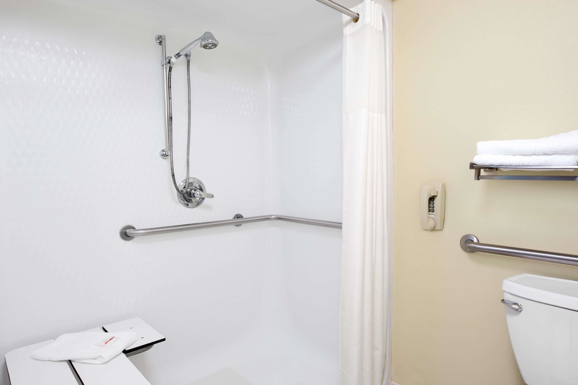 غرفة بسرير كينج لذوي الإعاقة، Days Inn & Suites by Wyndham Pocahontas 7/7