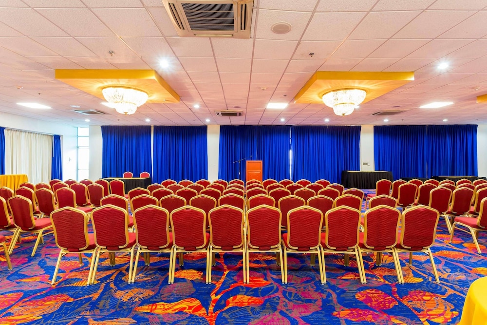 Radisson Hotel Trinidad 38/49