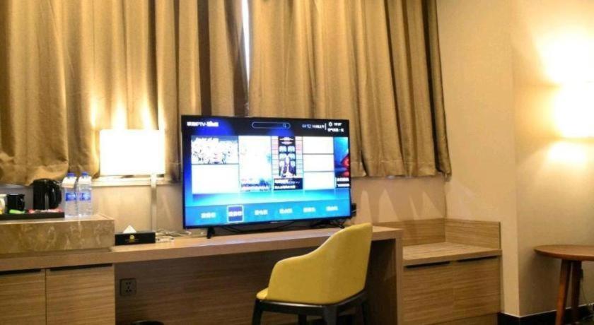 Jinjiang Metropolo Hotel (Qingdao Xinduxin Shuangshan Metro Station) 53/58