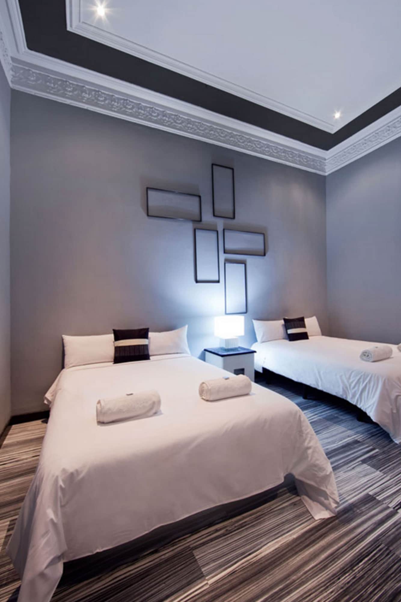 ROOM, QUADRUPLE