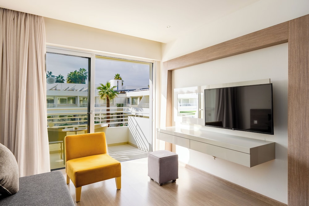 Melpo Antia Hotel & Suites 21/69